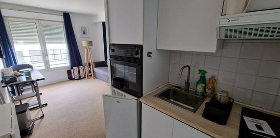 A LOUER AU CENTRE VILLE - STUDIO MEUBLE 18.61M² - Photo 2