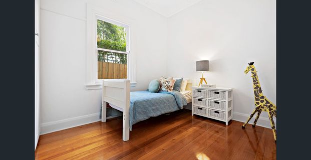 CALIFORNIAN BUNGALOW DELIGHT - Photo 1