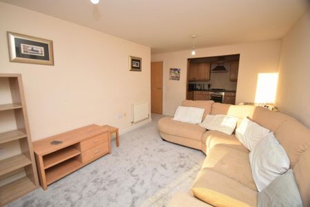 2 bedroom flat to rent - Photo 2