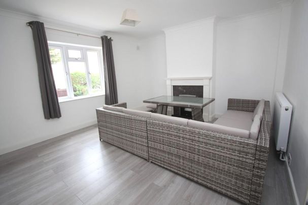 6 bedroom semi-detached house to rent - Photo 1