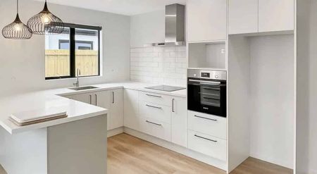 Modern Family Living in Pinewood Grange – 4 Bedrm - Photo 2