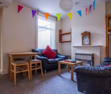 Homely 3 bed on Rhymney Street - Photo 1