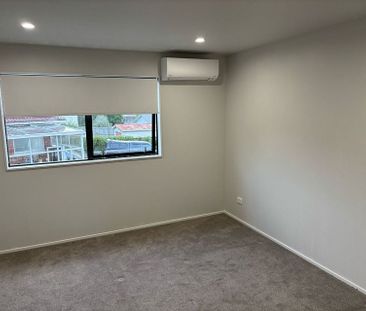 Modern, Comfortable home Te Atatu South. - Photo 5