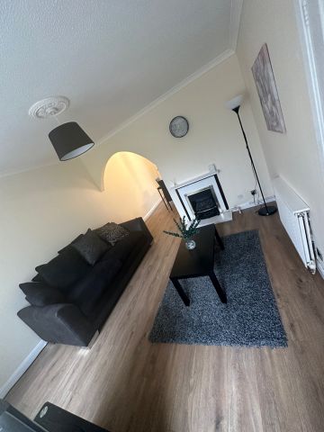 3 Bed Terraced House, Handcross Road, LU2 - Photo 2