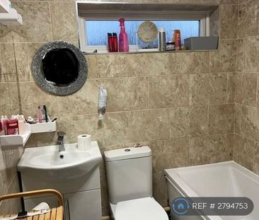 4 bedroom terraced house to rent - Photo 1