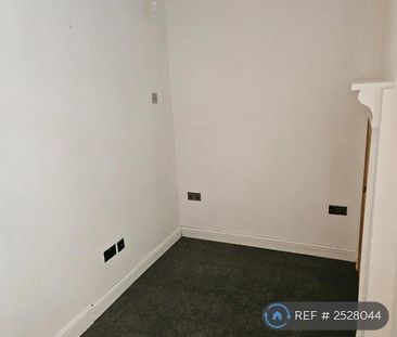2 bedroom maisonette to rent - Photo 2