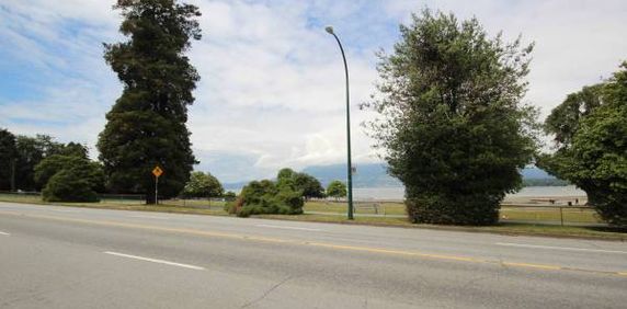 Beachfront Studio Steps from Kits Beach- Unfurnished - Jan 1st - Photo 2