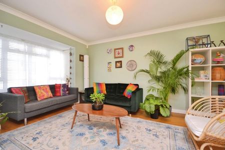 3 bedroom House To Let - Photo 2