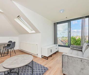 Bright and spacious one bedroom apartment in NW4. - Photo 5