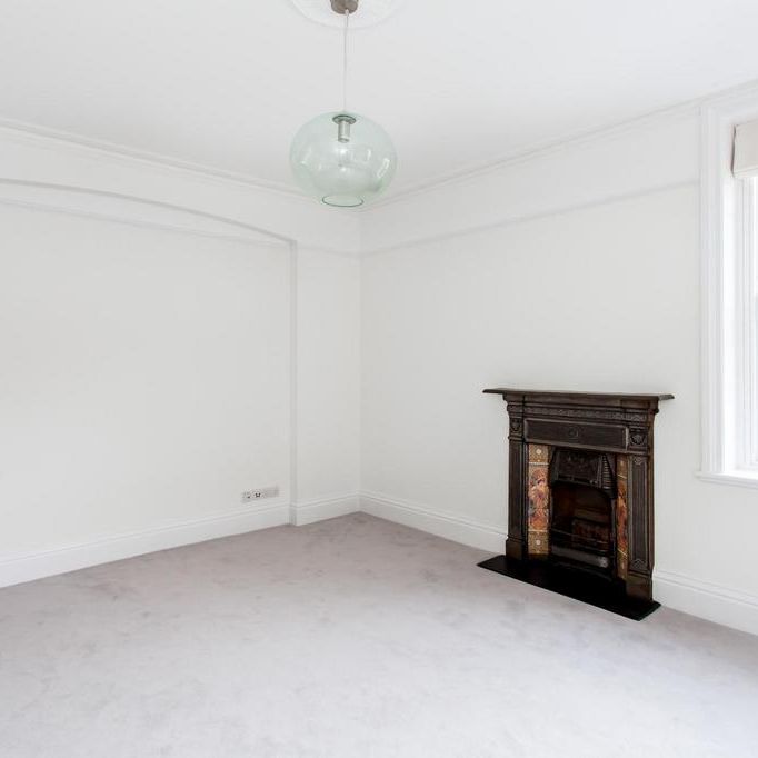 3 bedroom flat to rent - Photo 1