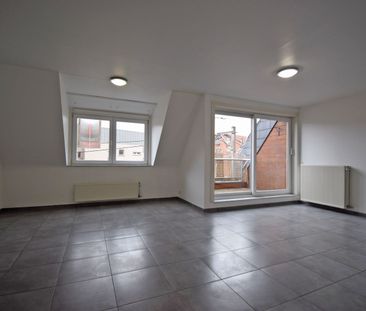 RUIM APPARTEMENT MET TWEE SLAAPKAMERS EN GARAGE - Photo 2