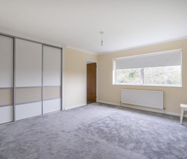 4 bedroom detached house to rent - Photo 6