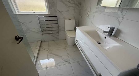 Family home Otahuhu - Photo 5