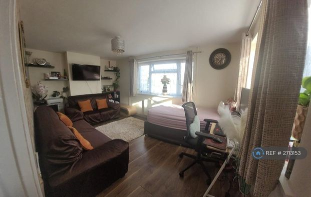 2 bedroom semi-detached house to rent - Photo 1
