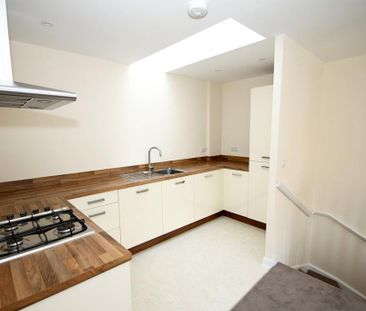 2 bedroom maisonette to rent - Photo 4