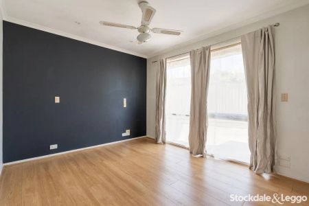 “Modern Comforts with Fantastic Outdoor Living” - Photo 2