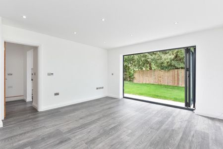 4 bedroom detached house to rent - Photo 2
