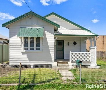 RENOVATED THREE BEDROOM HOME, MINUTES AWAY FROM BELMONT CITY CENTRE - Photo 4