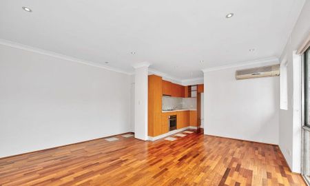 Light Filled Open Plan Living - Photo 4