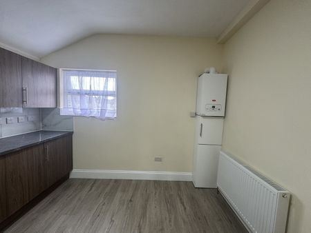 3 Bed Flat, Ilford Lane, IG1 - Photo 4
