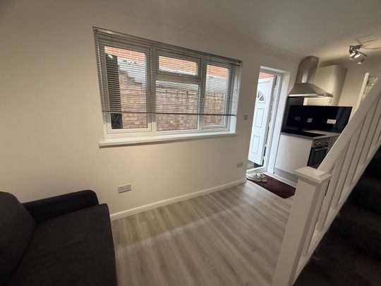 1 Bed Flat, Sudbury Court Road, HA1 - Photo 1