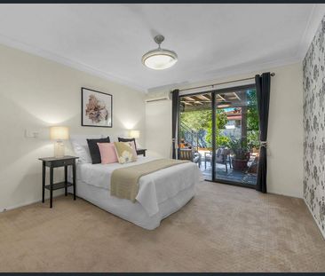 Sprawling 2 level townhouse as big as a house! - Photo 4