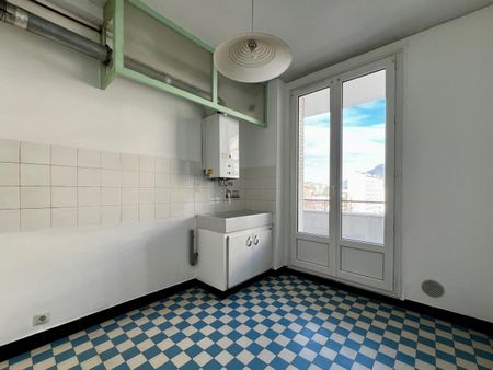 Location Appartement 4 pièces 68m² GRENOBLE 38000 - Photo 2