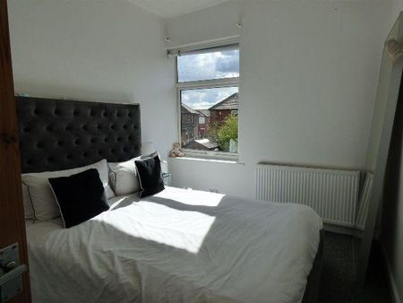 3 bedroom terraced house to rent - Photo 2