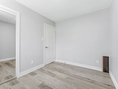 48 Davenport Crescent #Upper - Photo 5