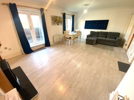 Mount Garrett Park, Tyrrelstown, Dublin 15 ** 6 MONTH LEASE ONLY ** - Photo 2