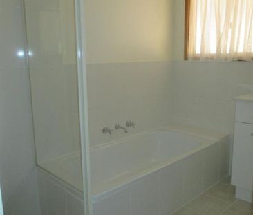 3 BEDROOM HOME AWAITS YOU ! - Photo 4