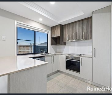 Modern 3-Bedroom Townhouse Available Now in Blacks Beach - Photo 1