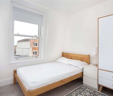 Striking new build apartment in the City Centre. - Photo 4