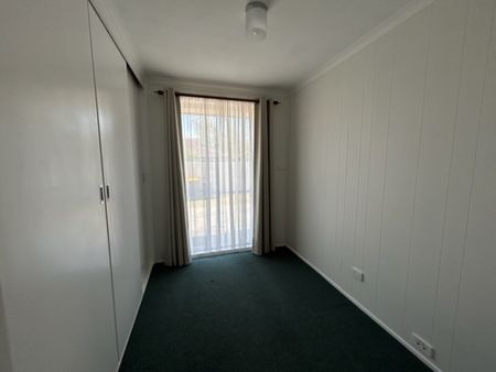 Family Home in Quiet Court - Photo 4