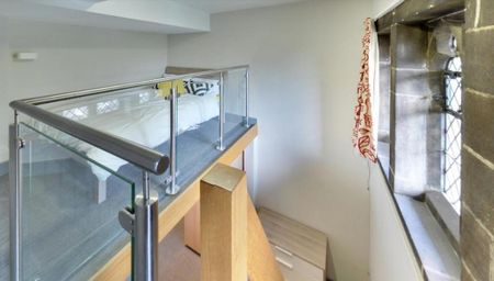 1 bedroom in a flat share to rent - Photo 5