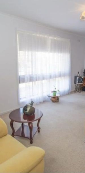 Spacious 5 Bedroom Family Home on Large Block! - Photo 1