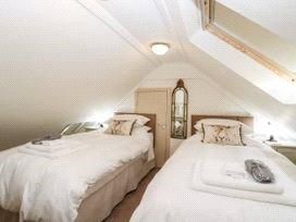 2 bedroom detached house to rent - Photo 5