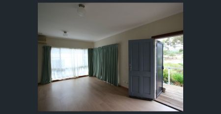 Cottage style home - Photo 2