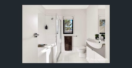 Luxury, Comfort & Low-Maintenance Living in Eyre's Premier Pocket - Photo 2