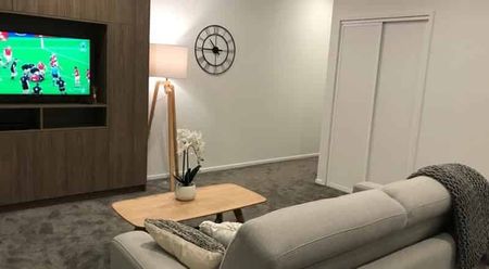 PERFECTLY POSITIONED 1 BEDROOM APARTMENT - Photo 2