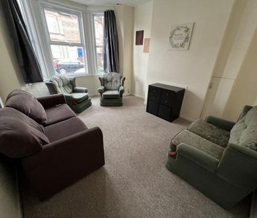 4 bedroom terraced house to rent - Photo 3