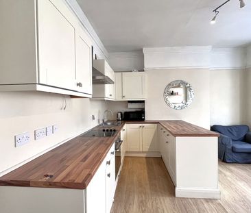 2 double bedroom first floor flat, Acton Lane, London, W3 8NX - Photo 1