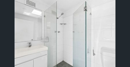 Renovated 1-Bedroom Granny Flat – Fully Furnished with Courtyard! - Photo 3