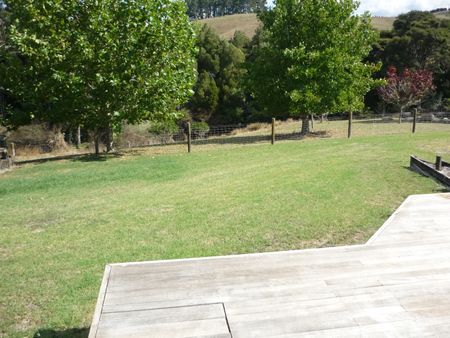 RURAL LIFESTYLE- URBAN FRINGE, FOUR BEDROOMS + ROOM FOR GRANNY! - Photo 5