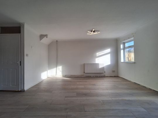 3 Bed Terraced House, Wessex Close, IG3 - Photo 1