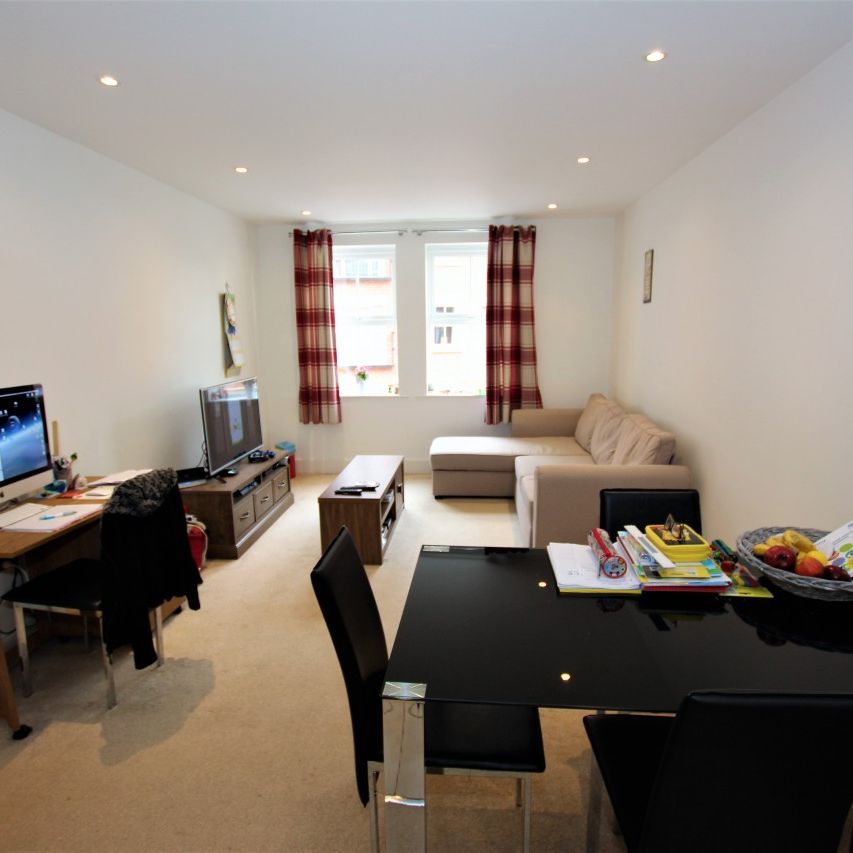 Executive two double bedroom first-floor apartment to let in Diglis - Photo 1