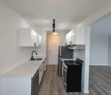 STUNNING 2 Bedroom Suite! Call Now! | 9570 163 Street Northwest, Ed... - Photo 1