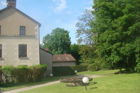 Dans résidence verdoyante et calme, appartement de type F2, en rez de chaussée - Photo 2