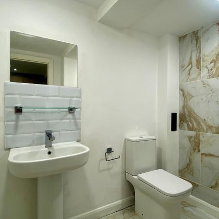 1 Bed Flat, Walpole Road, SW19 - Photo 4