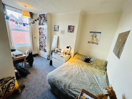 4 bedroom terraced house to rent - Photo 5